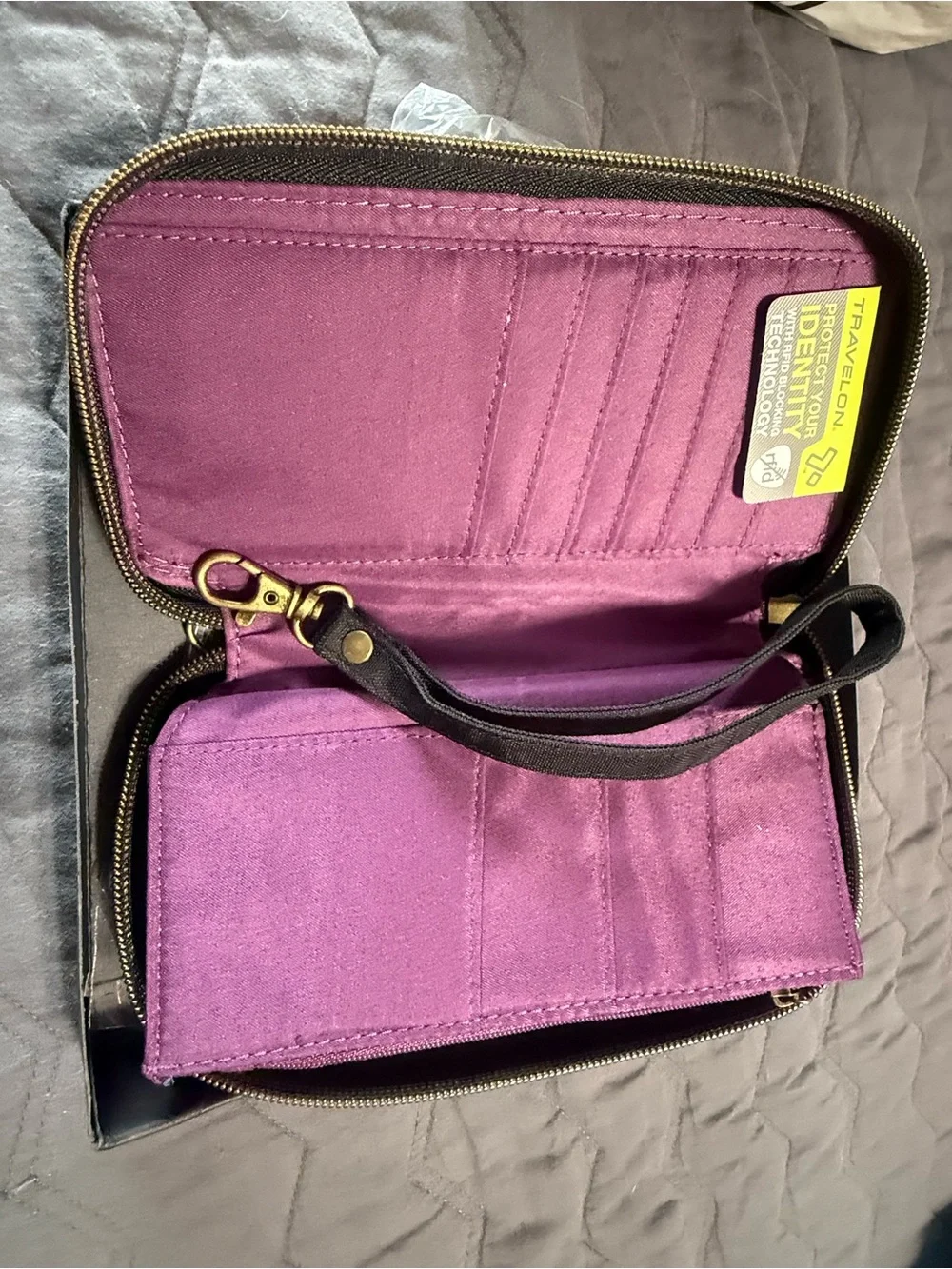 Travelon Black wallet/ wristlet